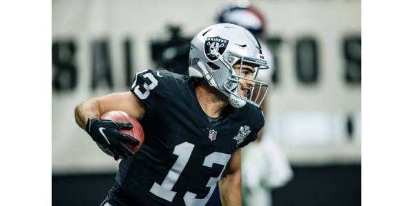 Hunter Renfrow signe un contrat de deux ans avec les Raiders d'Oakland